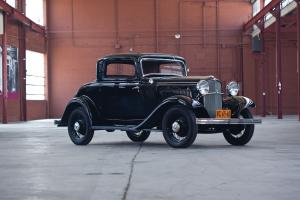 Ford V8 DeLuxe 3-Window Coupe